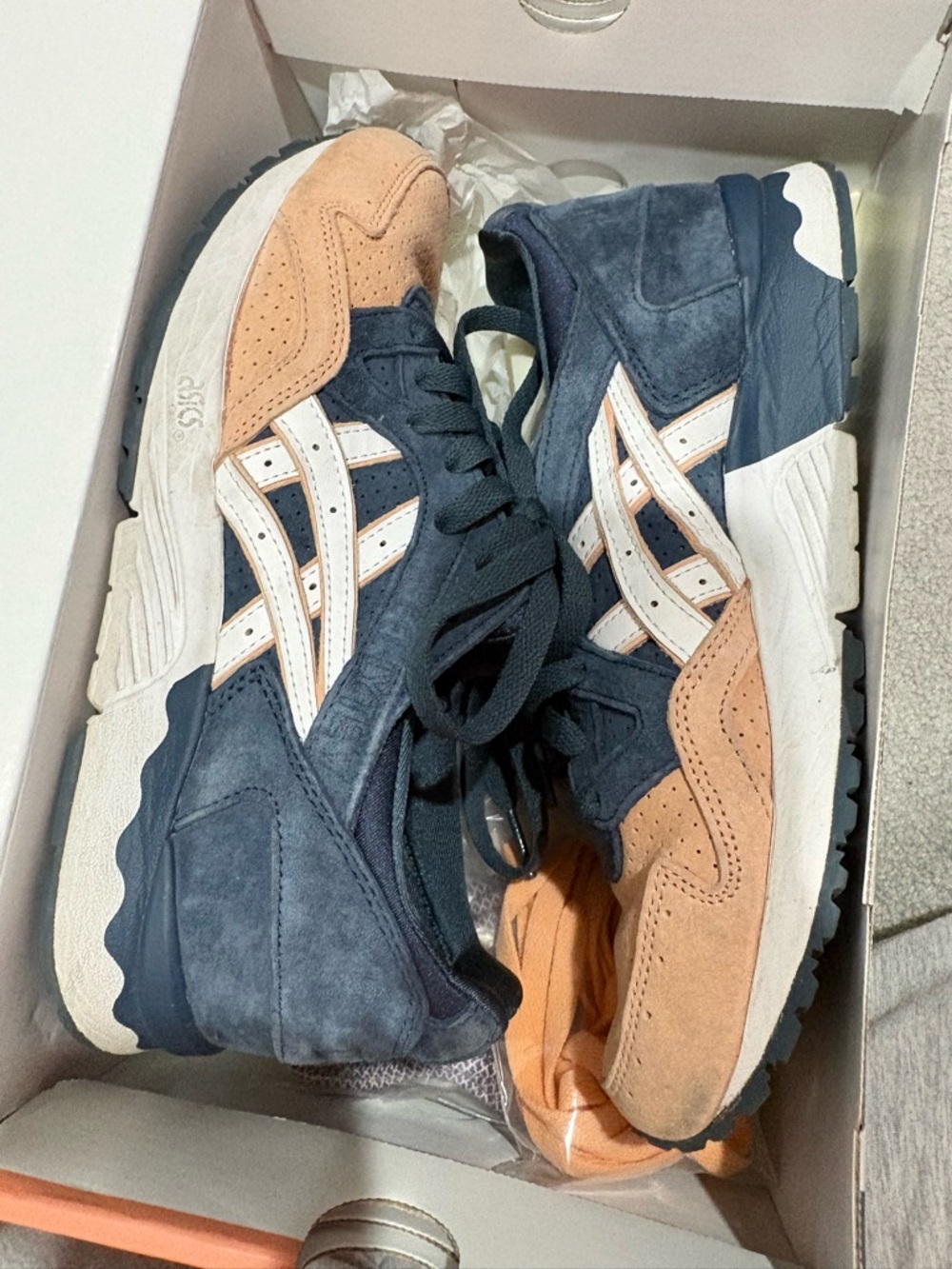 ASICS x KITH - Picture 3 of 9
